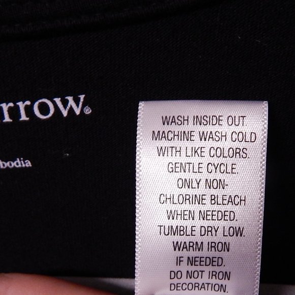 CROFT & BARROW Embroidered Ladies Top == Size Small == Black W/ White - Picture 7 of 7